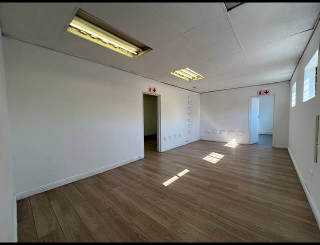 280M² WAREHOUSE TO LET IN STRIJDOMPARK